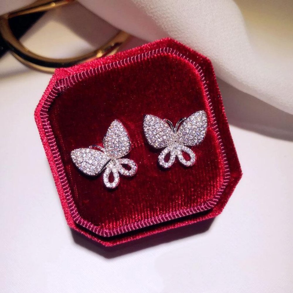 *NEW 18K White Gold Diamond Butterfly Earrings - Picture 4 of 5